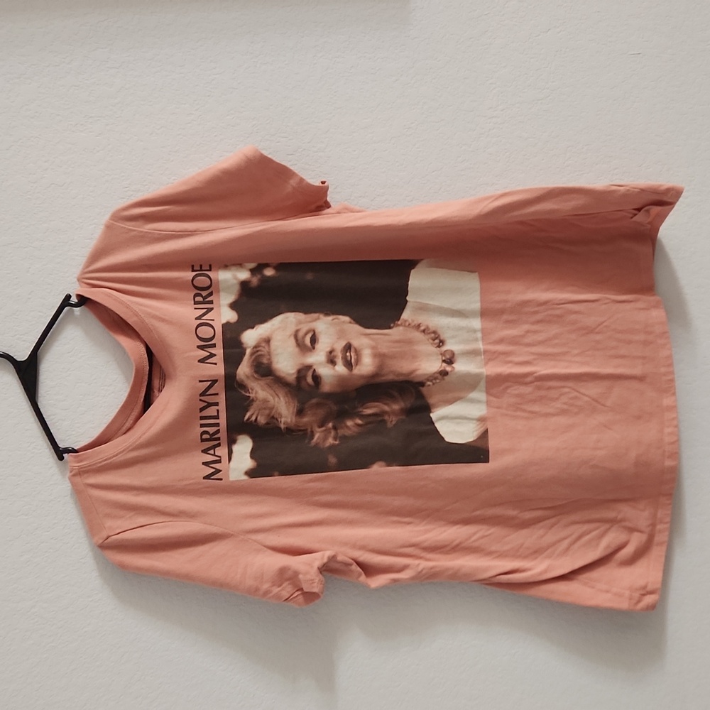 Torrid size 2 Marilyn Monroe shirt